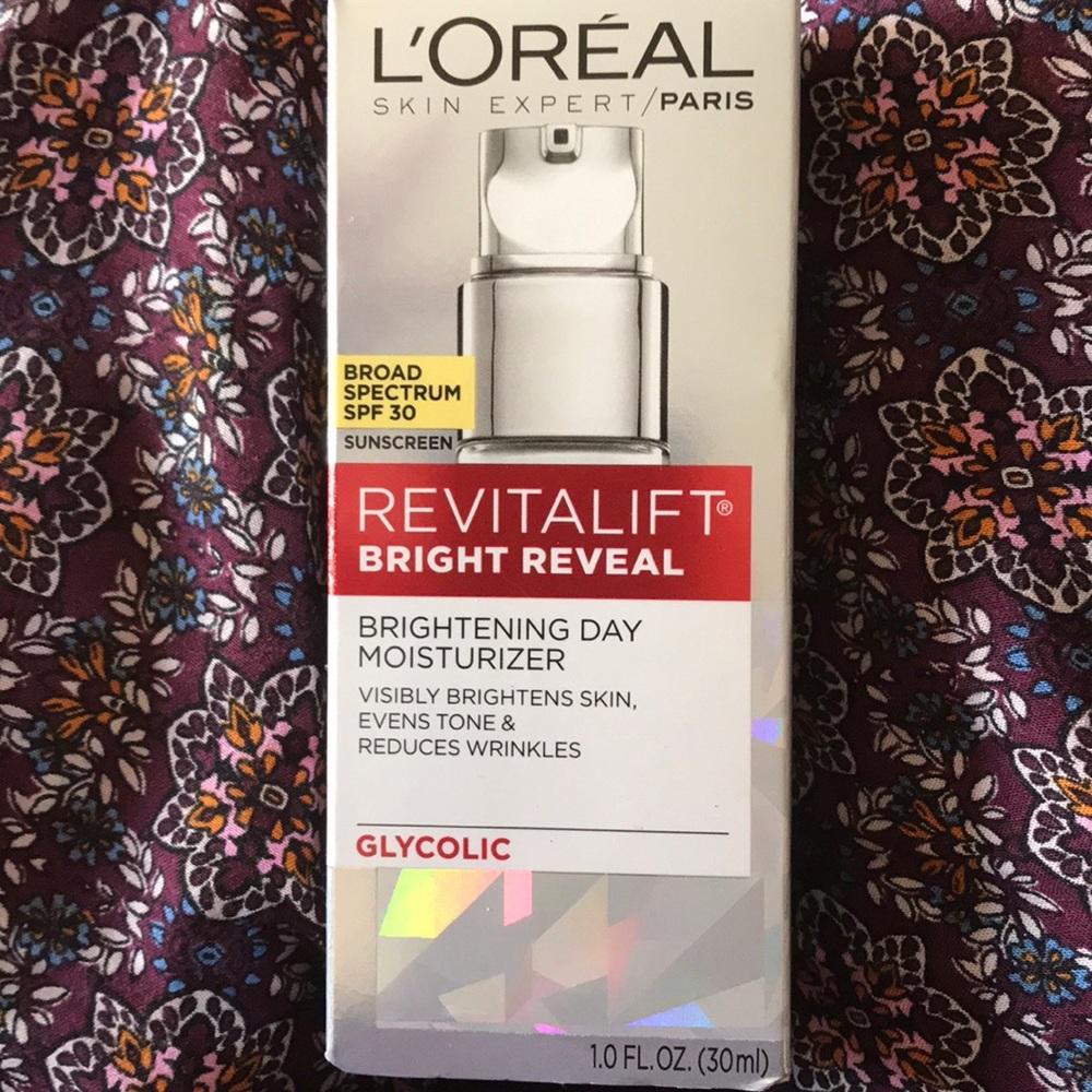 L’Oréal skin expert with glycolic